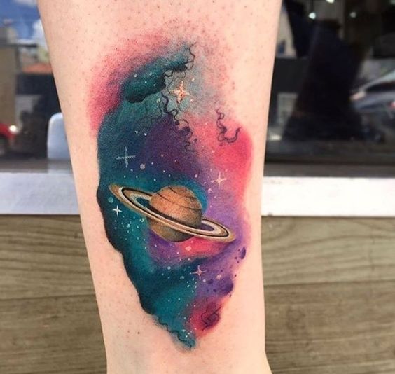 Tatuajes del universo para mujer