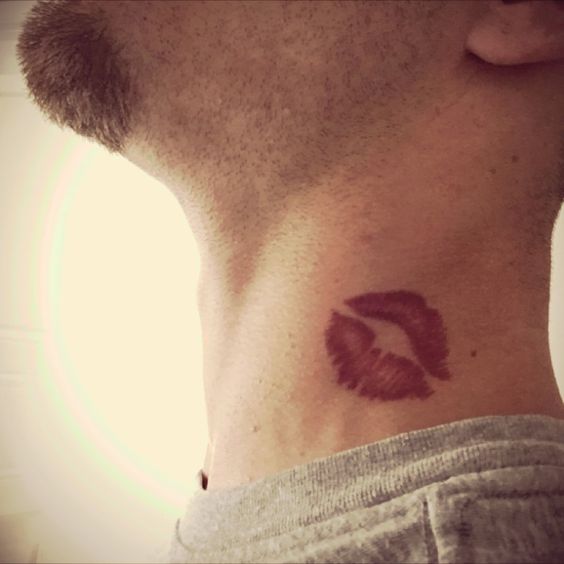 Tatuajes De Besos Para Hombre