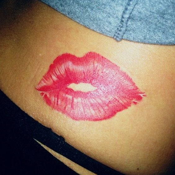 Tatuajes De Besos Para Mujer