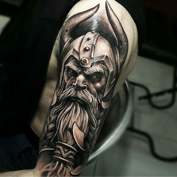 Tatuajes de Vikingos en el Brazo
