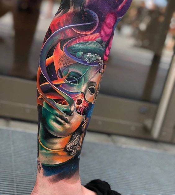 Tatuajes del universo en la pierna