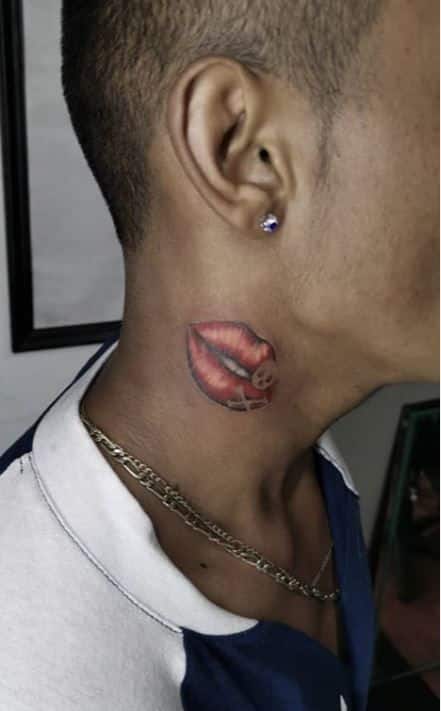 Tatuajes De Besos En El Cuello