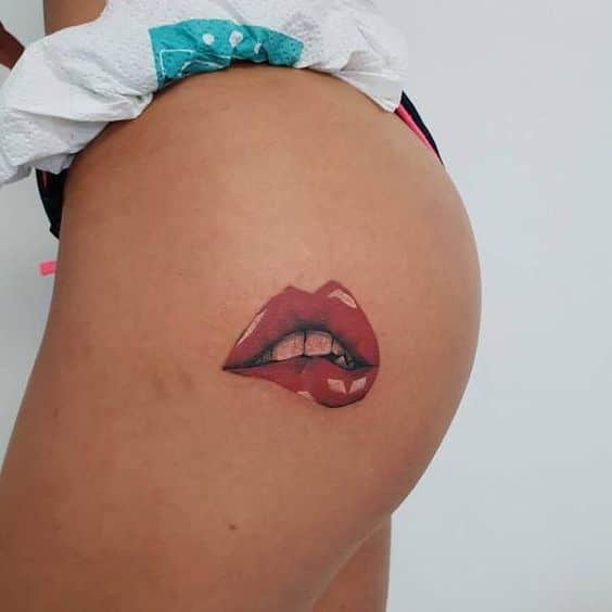 Tatuajes De Besos En La Pompa