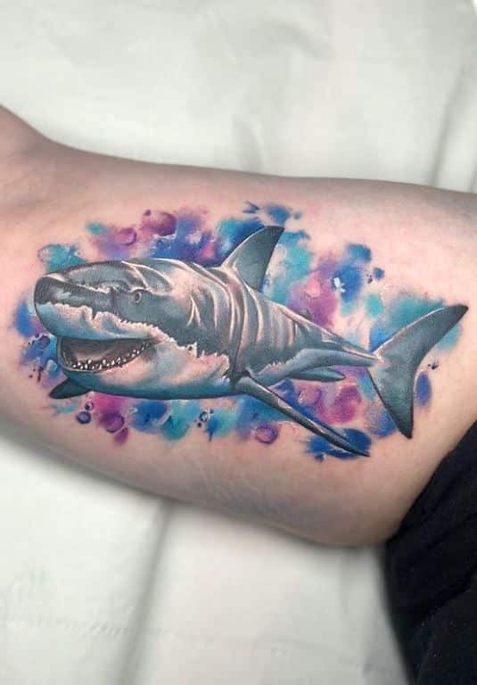Tatuajes de Tiburones en el Agua