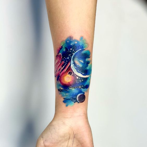 Tatuajes del universo para mujer