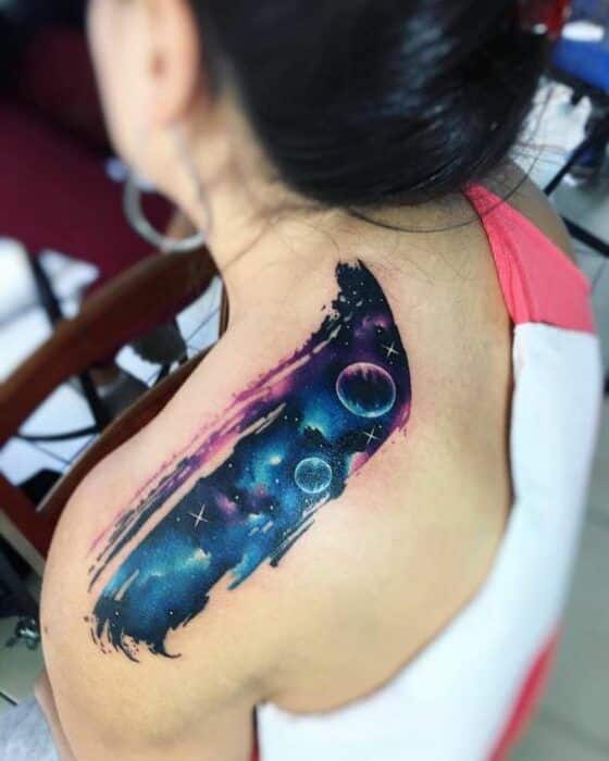 Tatuajes del universo para mujer