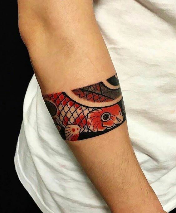 Tatuajes de brazaletes en el brazo
