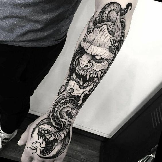 Tatuajes de manga en el brazo