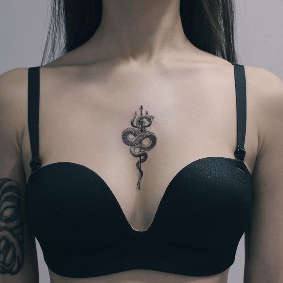 Tatuajes para mujer en el pecho