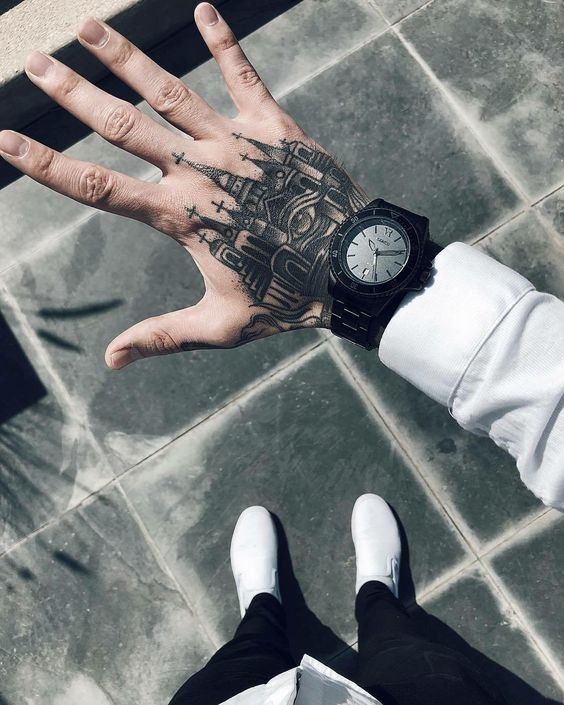 Tatuajes para hombres en la mano