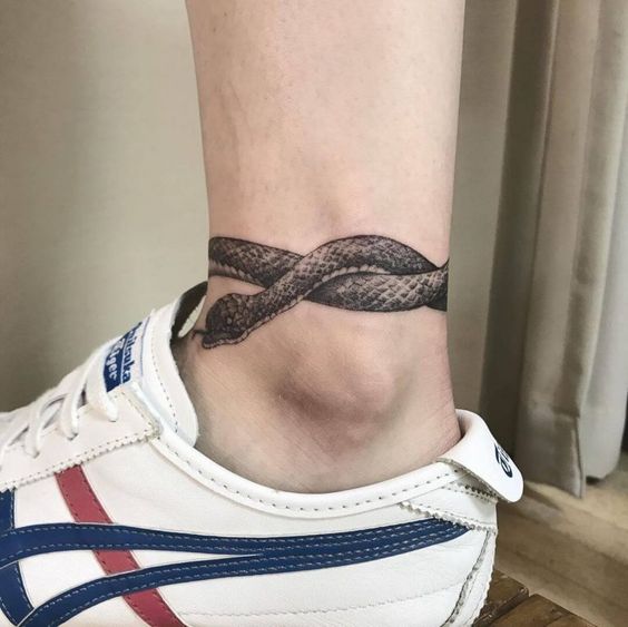 Tatuajes para hombres en el tobillo