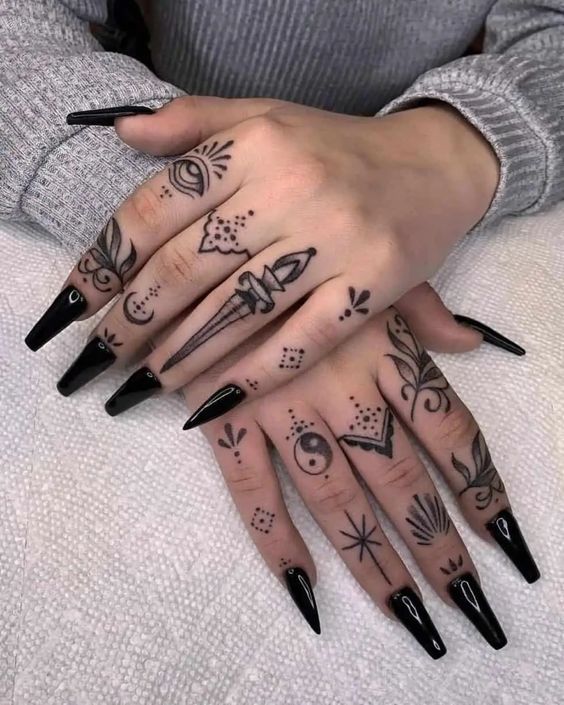 Tatuajes para mujeres en la mano