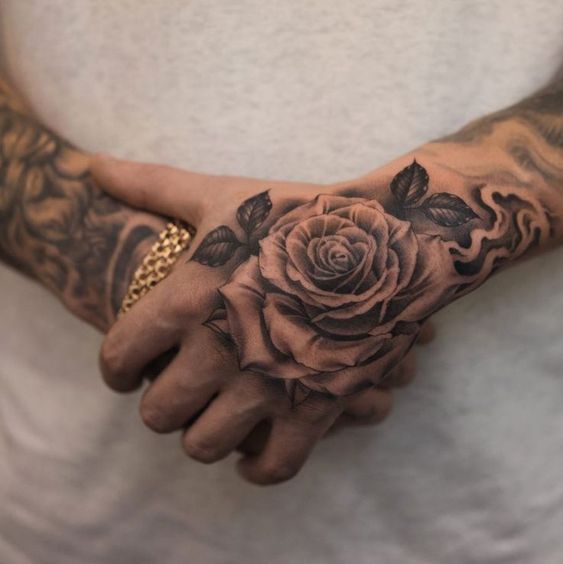 Tatuajes para hombres en la mano