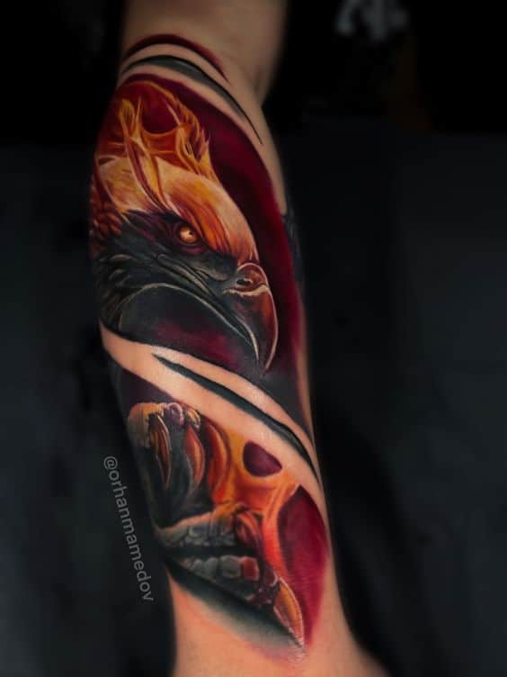 Tatuaje ave fénix antebrazo