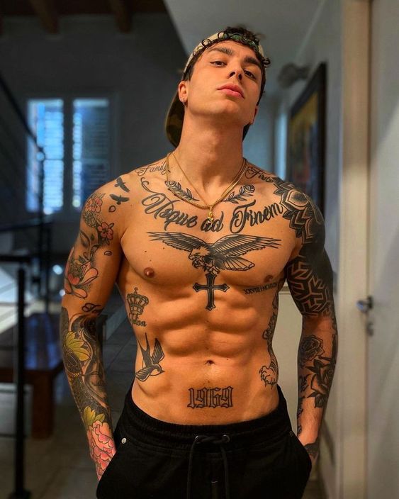 Tatuajes para hombres en el pecho