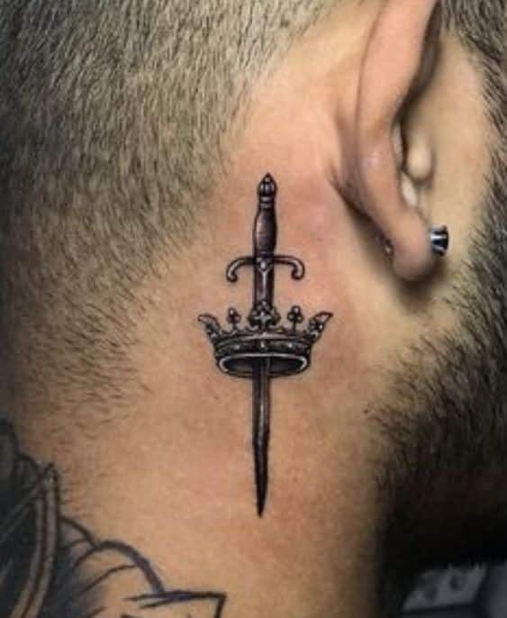 Tatuajes para hombres en el cuello