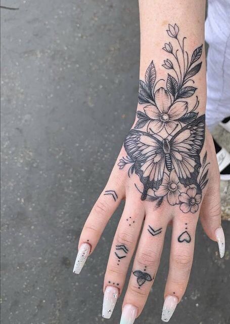 Tatuajes para mujeres en la mano