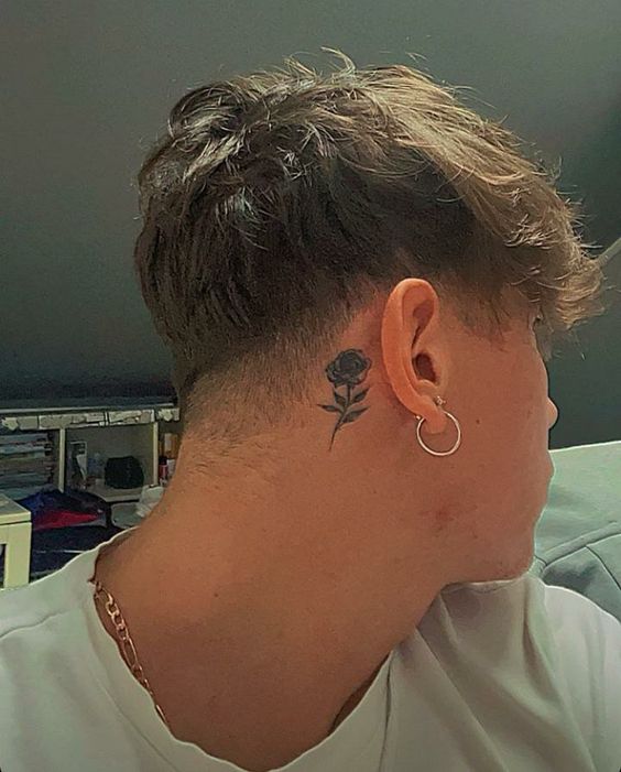 Tatuajes para hombres en el cuello